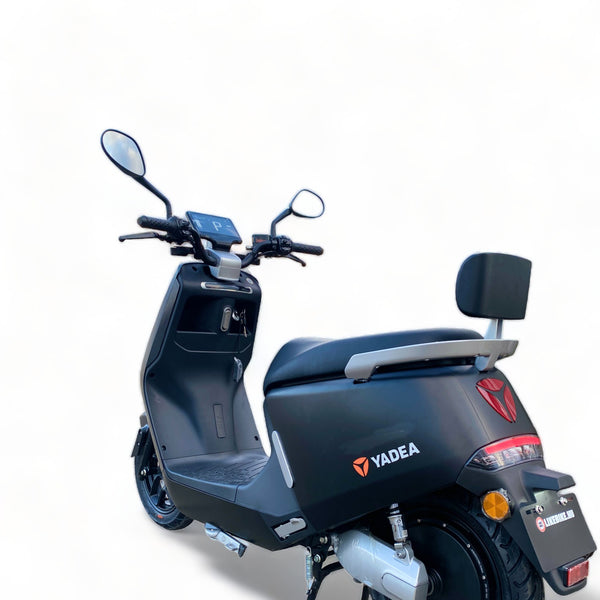 BULLBIKE Yadea G5 Eco / 2400W 72V 20Ah 45 km/h + Graphen Batterie+ Schnellladegerät